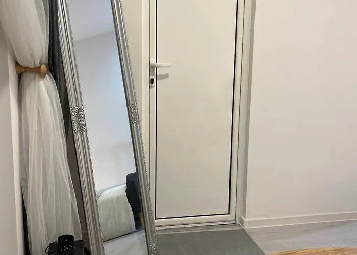 Pirotska Modern Room